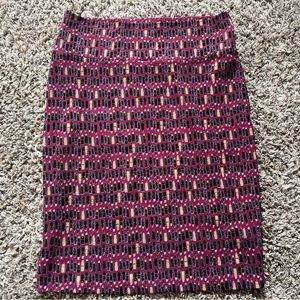 Lipstick print pencil skirt, stretchy and flattering 💄